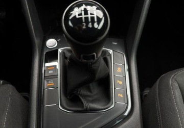 Volkswagen Tiguan II SUV 1.5 TSI EVO 130KM 2019 Volkswagen Tiguan SalonPL Comfortline 1.5TSI 130KM App Conect Czuj.Park LE, zdjęcie 26