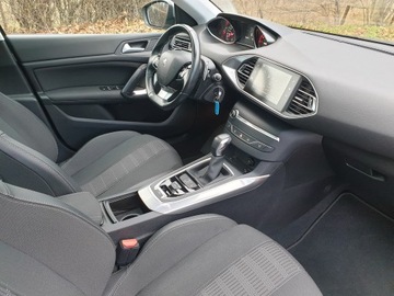 Peugeot 308 II SW Facelifting 1.2 PureTech 130KM 2018 PEUGEOT 308 II 1.2 Aut, Allure, PANORAMA, Full LED, podgrz. siedz, POLSKA, zdjęcie 5