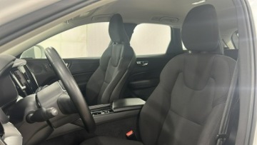 Volvo XC60 II 2021 Volvo XC 60 B4B Momentum, zdjęcie 15
