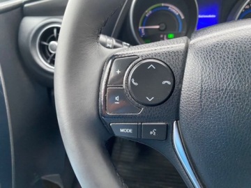 Toyota Auris II Hatchback 5d Facelifting 1.8 Hybrid 136KM 2017 Toyota Auris HYBRYDA AUTOMAT KLIMATYZACJA NAWIGACJA KAMERA TEMPOMAT GRZANE, zdjęcie 16