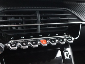 Peugeot 2008 II SUV 1.2 PureTech 130KM 2020 Peugeot 2008 1.2 PureTech, Salon Polska, zdjęcie 12