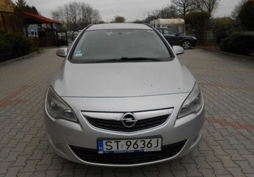 Opel Astra J Sports Tourer 1.7 CDTI ECOTEC 110KM 2011 Opel Astra Opel Astra J 1.7 Diesel 110KM, zdjęcie 1