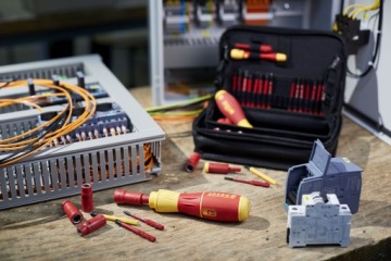 НАБОР ЭЛЕКТРИЧЕСКИХ ОТВЕРТОК WIHA SPEEDE II 44318 + ЩИПЦЫ 26852 + ЧЕХОЛ