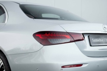 Mercedes Klasa E W213 Limuzyna Facelifting 2.0 E220d 194KM 2021 Mercedes-Benz Klasa E E 300 de Exclusive Salon Polska Autotrade Mercede, zdjęcie 6