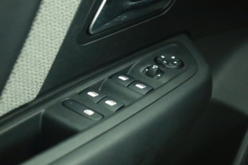 Citroen C4 III SUV 1.2 PureTech 130KM 2023 Citroen C4 1.2 PureTech, Salon Polska, zdjęcie 17