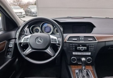 Mercedes Klasa C W204 Kombi T204 1.8 180 CGI BlueEFFICIENCY 156KM 2012 Mercedes-Benz Klasa C bezwypadekz Niemiecjedzie jak nowe 1.8 Benzyna, zdjęcie 19