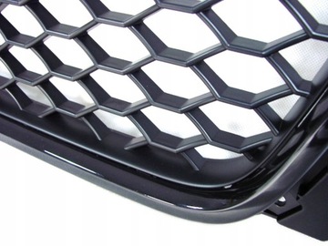 Единственная решетка радиатора Audi A3 8P Lift 08-11 RS выглядит глянцевой