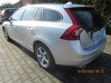 Volvo V60 I Kombi Facelifting 2.0 D2 DRIVE-E 120KM 2017 Volvo v60 I lift KINETIC 2017r uszkodzony 2,0 120KM 88kW, zdjęcie 4