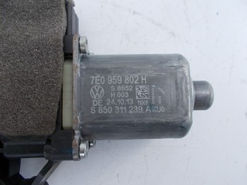 MOTOREK OKNO PRAVÝ PŘEDNÍ VW T5 T6 7E0959802H
