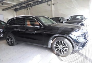 Mercedes GLC C254/X254 2024 Mercedes-Benz GLC Salon Polska Aut 9G 4x4 5L gwarancji klapa elektryczna