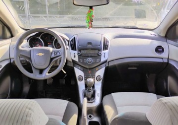 Chevrolet Cruze Sedan 1.8 16V DOHC 141KM 2013 Chevrolet Cruze 2013r, 1.8 Benzyna LPG. Lekko uszkodzony prawy tyl. Jezdz, zdjęcie 5