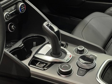 Alfa Romeo Giulia II Sedan Facelifting 2023 2.0 GME Turbo 280KM 2024 Alfa Romeo Giulia Q4 Veloce / Harman/kardon / Szyb, zdjęcie 7