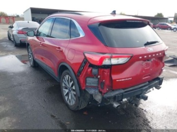 Ford Kuga III 2020 Ford Kuga 2020 r., 2,0L TITANIUM 2.0 Benzyna 250KM, zdjęcie 3