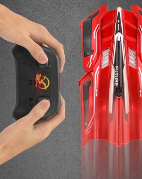 АВТОМОБИЛЬ С ДИСТАНЦИОННЫМ УПРАВЛЕНИЕМ, ЕЗЖАЩИЙ ПО СТЕНЕ