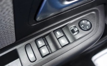 Citroen 2023 Citroen C4 136KM Automat Niski przebieg Full LED Tablet Elektryk Stan BDB, zdjęcie 25