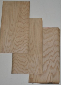 Комплект из натурального дубового шпона с инкрустацией.