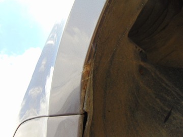 BLATNÍK LEVÝ PŘEDNÍ SKODA SUPERB II 9888