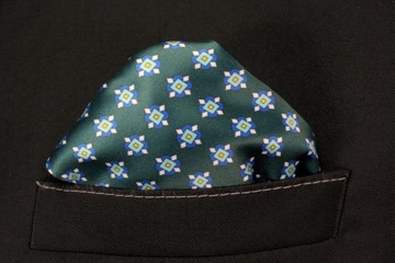 Зеленый нагрудный платок с геометрическим узором