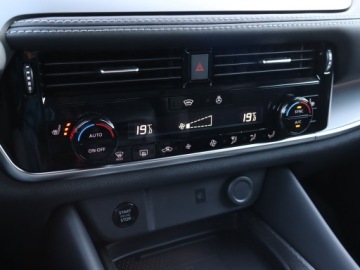 Nissan Qashqai III Crossover Facelifting 1.3 DIG-T MHEV 158KM 2025 Nissan Qashqai 1.3 DIG-T MHEV, 1. Właściciel, zdjęcie 16