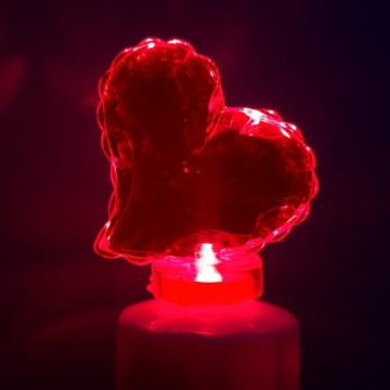 ВСТАВКА ДЛЯ СВЕЧИ СЕРДЦЕ LED 14 СМ ИСПОЛЬЗУЕТСЯ ОТ R6 БАТАРЕИ КРАСНЫЙ