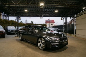 BMW Seria 7 G11-G12 Sedan 750i 450KM 2018 BMW Seria 7 Pneumat M Pakiet HeadUp Radar Dociagi Masaz Wentyl Harman Bezwp, zdjęcie 1