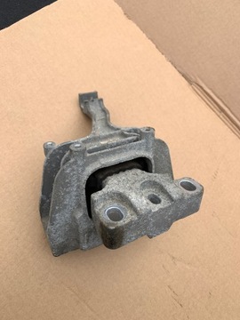 3Q0199262E ULOŽENÍ UCHYCENÍ DRŽÁKY MOTORU VW SKODA SEAT ORIGINÁLNÍ