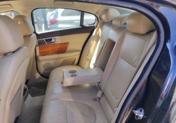 Jaguar XF I Sedan 3.0D V6 240KM 2009 Jaguar XF 2009r. 3.0 DIESEL AUTOMAT. Jezdzi. 3.0 Diesel 240KM, zdjęcie 8