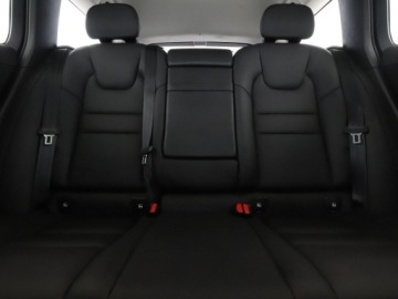 Volvo V60 II  Kombi 2.0 T5 250KM 2019 Volvo V60 Inscription T5 automat skóra navi, zdjęcie 17