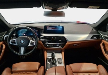 BMW Seria 5 G30-G31 Touring 540d 320KM 2019 BMW Seria 5 VAT 23 d Touring M sport 320KM automat 4x4 20192020 r., salon, zdjęcie 16