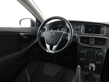 Volvo V40 II Hatchback Facelifting 2.0 D2 120KM 2016 Volvo V40 2.0d Automat Momentum Nawigacja Tempomat, zdjęcie 15
