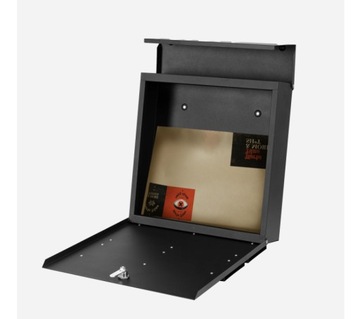 Большой матовый черный почтовый ящик с держателем для газет.