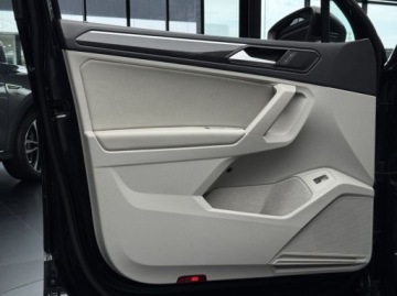 Volkswagen Tiguan II SUV Facelifting 1.5 TSI 150KM 2021 Volkswagen Tiguan Elegance ACC Ambiente Kamera Podgrz. fotele CarPlay, zdjęcie 4