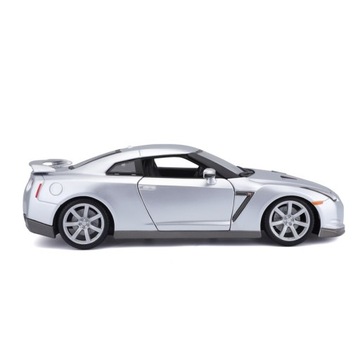 Модель Nissan GT-R R35 1:18 Bburago 18-12079