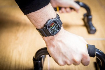 Умные часы Maxcom Fit FW22 в стиле ретро