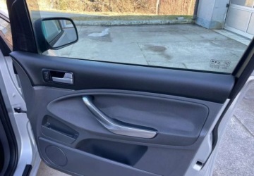 Ford C-MAX I 1.6 TDCi 109KM 2010 Ford C-MAX Ford C-MAX 1.6 TDCi DPF Ghia 1.6 Diesel 109KM, zdjęcie 21