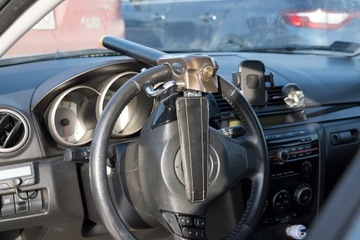 ПРОТИВОУГОННЫЙ АВТОМОБИЛЬНЫЙ ЗАМОК НА РУЛЕ