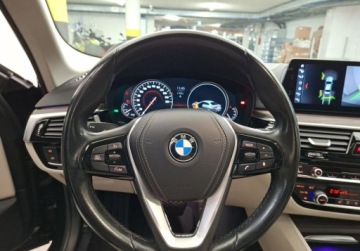 BMW Seria 5 G30-G31 Limuzyna 520d 190KM 2017 BMW Seria 5 520d xDrive 190 KM G30 2017 2.0 Diesel 190KM, zdjęcie 8