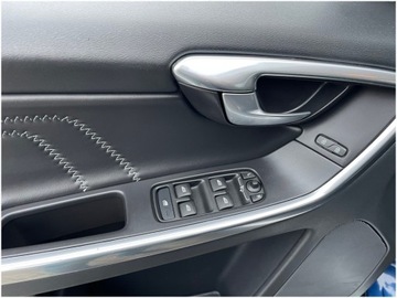 Volvo XC60 I SUV 2.0 D3 163KM 2012 Volvo XC60 Ocean Race, zdjęcie 28