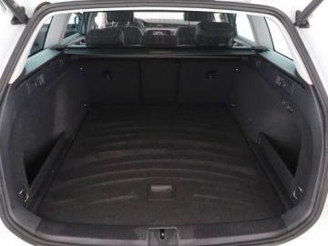 Volkswagen Passat B8 Variant Facelifting 2.0 TDI SCR 200KM 2023 Volkswagen Passat Alltrack | APP | Panorama | Hak, zdjęcie 21