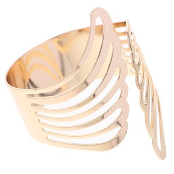 DEKORACJA STOŁU W JADALNI PIERŚCIEŃ NA SERWETĘ