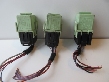 RELÉ BMW E46 E87 E60 E70 E90 8373700