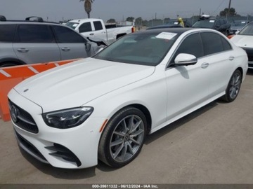 Mercedes Klasa E W213 2022 Mercedes-Benz Klasa E 2022 Mercedes-Benz E-Class E 350 RWD Sedan 2.0 255KM, zdjęcie 2