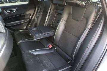 Volvo XC60 II Crossover D3 150KM 2018 Volvo XC 60 R-Design Czujniki park. Tempomat Klima 2strefowa HAK FV23, zdjęcie 11