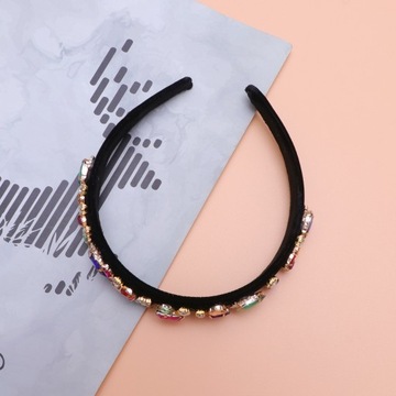 PERŁOWE OPASKI DO WŁOSÓW GŁOWICA Z DYSZONEM GEMSTONE HAI