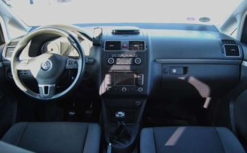 Volkswagen Touran II 1.6 TDI 105KM 2011 Volkswagen Touran GWARANCJA, 1. rej. 2012r, 1.6 TDI, Niski przebieg, Dobrz, zdjęcie 8