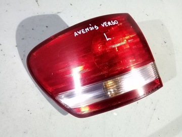 Toyota Avensis Verso lampa lewa tył tylna