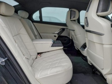 BMW Seria 7 G70 2024 BMW Seria 7 BMW serii 7 760i xDrive Sedan z 2024 roku , od ubezpieczalni, zdjęcie 10