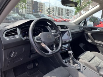 Volkswagen Tiguan II SUV Facelifting 2.0 TSI 190KM 2021 Volkswagen Tiguan 2.0 TSI 190KM Highline, Kamery 3, zdjęcie 11