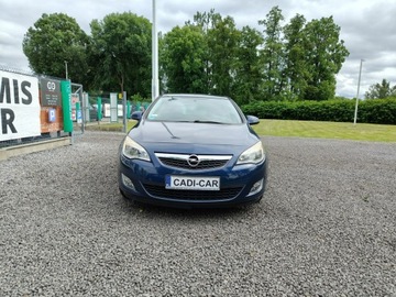 Opel Astra J Hatchback 5d 1.6 Twinport ECOTEC 115KM 2010 Opel Astra Książka serwisowa., zdjęcie 1