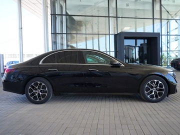 Mercedes Klasa E W214 Sedan 2.0 220d 197KM 2025 E Klasa 220 d mHEV 4-Matic Avantgarde 197KM, zdjęcie 1